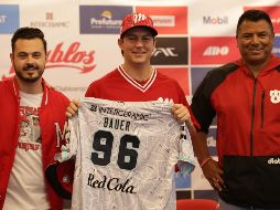 El ganador del Cy Young de la Liga Nacional en 2020 fue presentado ayer con los Pingos. SUN/C. Mejía
