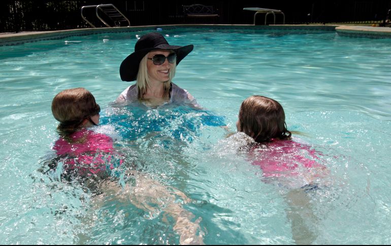 Investigaciones médicas recientes indican que es importante proteger a los niños y los adultos jóvenes de la sobreexposición a la radiación UV. AP / ARCHIVO