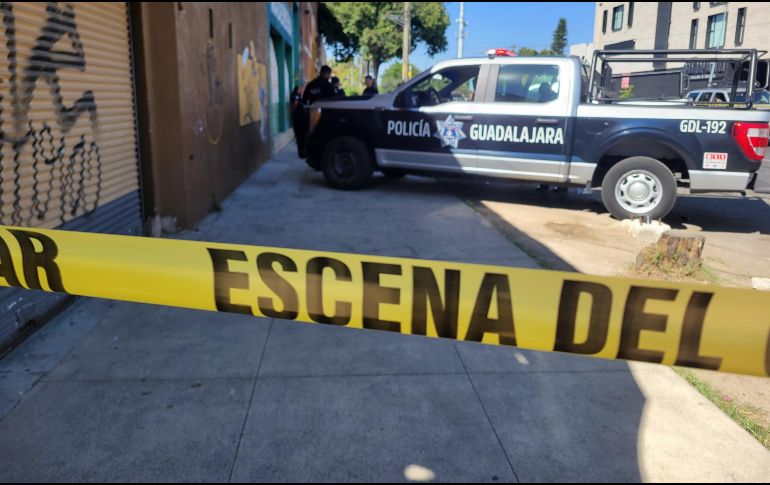 Personal del Ministerio Público llegó al lugar para determinar las causas de muerte del presunto agresor. EL INFORMADOR/M. HERNÁNDEZ