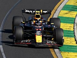 Sergio Pérez experimentó algunas dificultades con su auto en el circuito callejero de Australia y sólo pudo avanzar una posición desde su arranque. EFE/J. Carrett