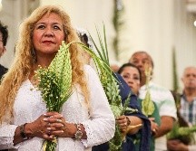 Vendedores de palma de la zona del Templo de la Merced, dijeron que este año había menos ventas de palmas. EL INFORMADOR / H. FIGUEROA