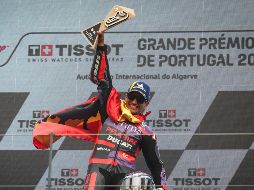 Jorge Martín se adjudicó una autoritaria victoria en Portimao y se situó líder tras la caída de Francesco Bagnaia en un choque con Marc Márquez. EFE/ J. GOULAO.