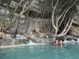 Disfruta de los beneficios de las aguas termales. Unsplash