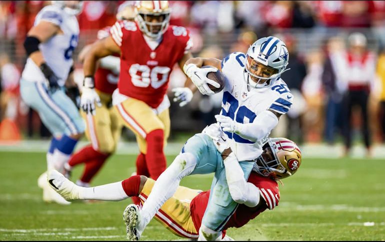 La maniobra conocida como “hip-droptackle” consiste en tomar a un corredor de la cadera y jalarlo al suelo. ESPECIAL