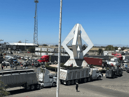 Con pancartas y sus camionetas los productores tomaron la glorieta de la virgen de San Juan. ESPECIAL