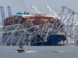 El incidente ocurrió alrededor de la 01:30 hora local cuando el barco de carga Dali, que salía del puerto de Baltimore, colisionó con el puente Francis Scott Key, causando su colapso. AP / M. Schiefelbein
