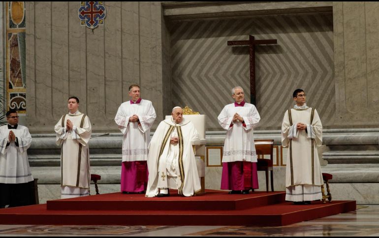 En días pasados, el papa había preferido no leer los discursos debido a algunos problemas respiratorios, pero hoy pronunció la larga homilía sin problemas. EFE/G. Lami
