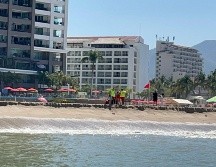 De acuerdo con la dependencia, la bandera roja en las playas de Puerto Vallarta se debe a que se presentan fuertes corrientes de retorno. ESPECIAL / Protección Civil Jalisco