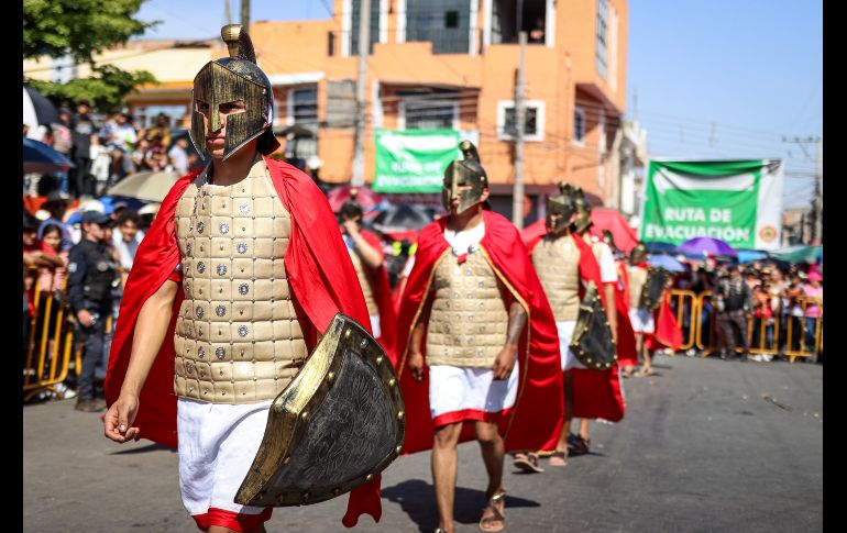 Desbordó pasión y fervor desde el Cerro de la Cruz, con la crucifixión de Jesús, en la tradicional Judea de la Delegación de San Martín de las Flores, en Tlaquepaque, la cual llegó a su edición número 230. EL INFORMADOR / H. Figueroa