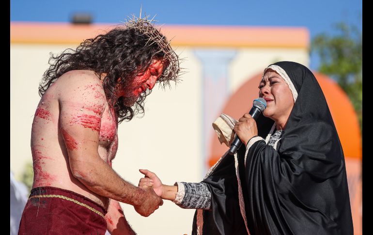 Desbordó pasión y fervor desde el Cerro de la Cruz, con la crucifixión de Jesús, en la tradicional Judea de la Delegación de San Martín de las Flores, en Tlaquepaque, la cual llegó a su edición número 230. EL INFORMADOR / H. Figueroa