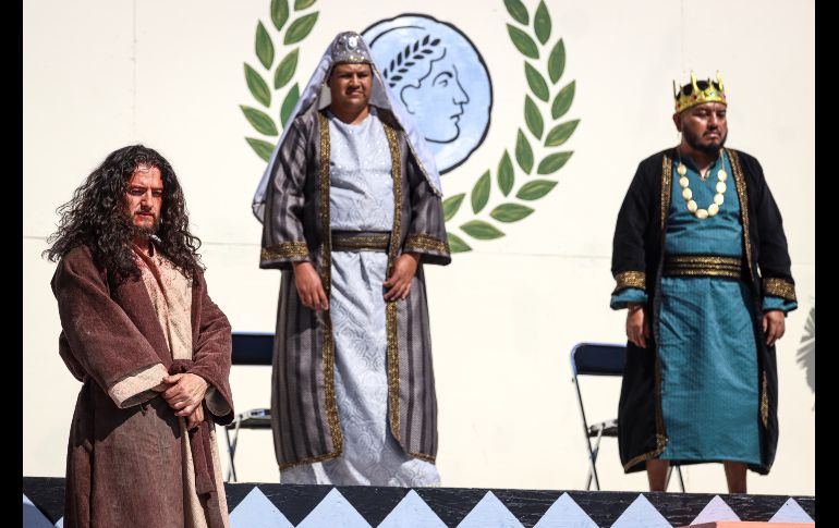 Desbordó pasión y fervor desde el Cerro de la Cruz, con la crucifixión de Jesús, en la tradicional Judea de la Delegación de San Martín de las Flores, en Tlaquepaque, la cual llegó a su edición número 230. EL INFORMADOR / H. Figueroa