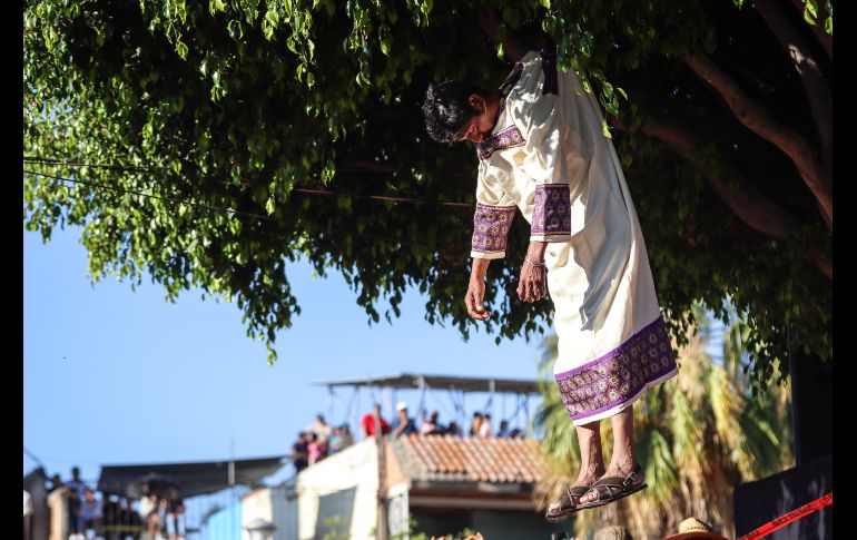 Desbordó pasión y fervor desde el Cerro de la Cruz, con la crucifixión de Jesús, en la tradicional Judea de la Delegación de San Martín de las Flores, en Tlaquepaque, la cual llegó a su edición número 230. EL INFORMADOR / H. Figueroa