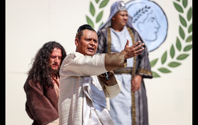 Desbordó pasión y fervor desde el Cerro de la Cruz, con la crucifixión de Jesús, en la tradicional Judea de la Delegación de San Martín de las Flores, en Tlaquepaque, la cual llegó a su edición número 230. EL INFORMADOR / H. Figueroa