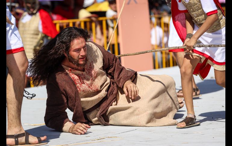 Desbordó pasión y fervor desde el Cerro de la Cruz, con la crucifixión de Jesús, en la tradicional Judea de la Delegación de San Martín de las Flores, en Tlaquepaque, la cual llegó a su edición número 230. EL INFORMADOR / H. Figueroa