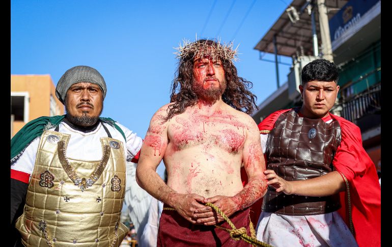 Desbordó pasión y fervor desde el Cerro de la Cruz, con la crucifixión de Jesús, en la tradicional Judea de la Delegación de San Martín de las Flores, en Tlaquepaque, la cual llegó a su edición número 230. EL INFORMADOR / H. Figueroa
