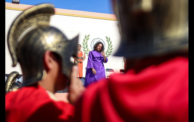 Desbordó pasión y fervor desde el Cerro de la Cruz, con la crucifixión de Jesús, en la tradicional Judea de la Delegación de San Martín de las Flores, en Tlaquepaque, la cual llegó a su edición número 230. EL INFORMADOR / H. Figueroa