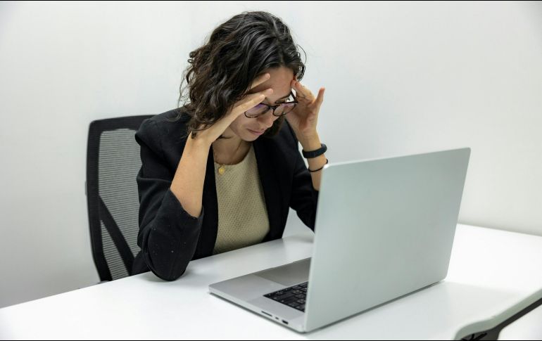 De acuerdo con la Organización Mundial de la Salud, las mujeres son más propensas a la depresión. ESPECIAL / Foto de Resume Genius en Unsplash