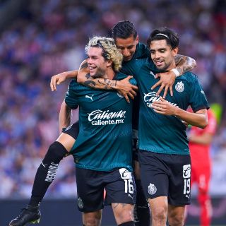 Chivas le quita el invicto a Rayados