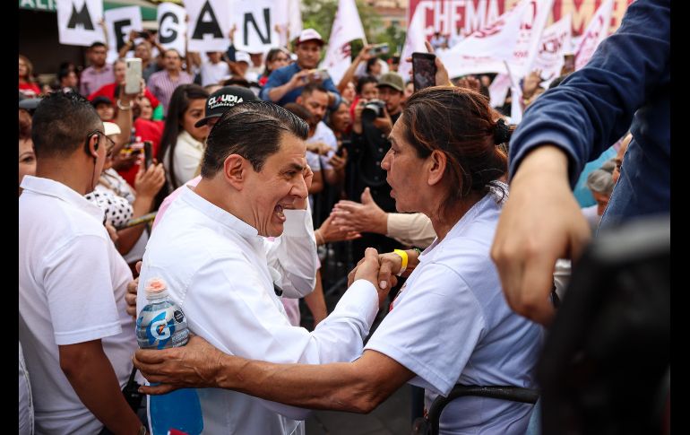 El candidato tapatío emanado del partido Morena acusó que el crimen tomó la ciudad, así como a los gobiernos que no reciben a las madres buscadoras de sus familiares desaparecidos para brindarle atención y apoyo para difundir sus cédulas de búsqueda. EL  INFORMADOR / H. Figueroa