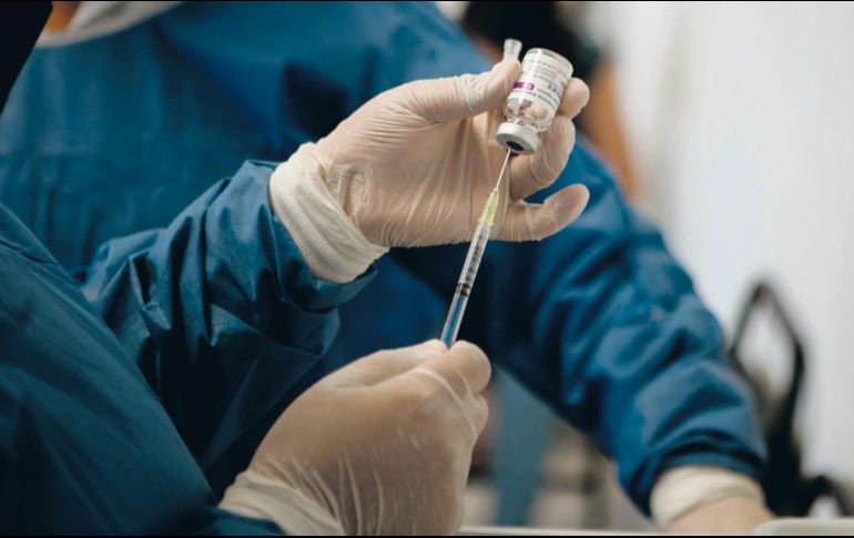 La dosis de la vacuna es de refuerzo para evitar brotes de sarampión, rubéola, parotiditis y sarampión en adolescentes. EL INFORMADOR