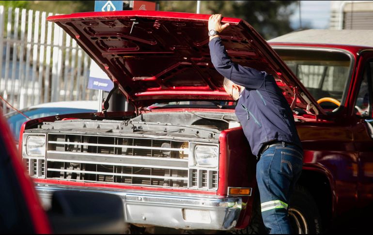 Durante la inspección, se evalúa la emisión de gases contaminantes, lo que contribuye a la protección del aire y la calidad del medio ambiente. EL INFORMADOR / ARCHIVO