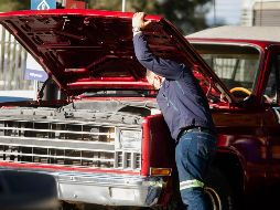 Durante la inspección, se evalúa la emisión de gases contaminantes, lo que contribuye a la protección del aire y la calidad del medio ambiente. EL INFORMADOR / ARCHIVO