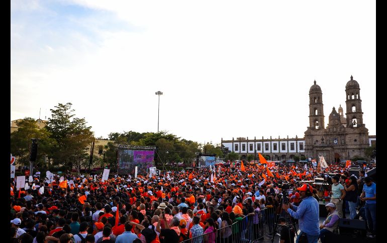 Acompañado de Pablo Lemus, candidato de Movimiento Ciudadano a la gubernatura de Jalisco, Frangie refrendó el compromiso de la ampliación de la línea 3 del Tren Ligero hacia la zona de Tesistán. EL INFORMADOR/ A. Navarro.