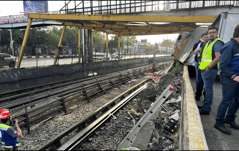 Tras el accidente, el conductor del tráiler fue rescatado por los cuerpos de emergencia y trasladado a un hospital en donde se reportó su muerte debido a las lesiones. SUN / I. Montaño