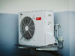 El primero de los consejos para usar el aire acondicionado en verano es apagarlo por la noche. UNSPLASH / Carlos Lindner