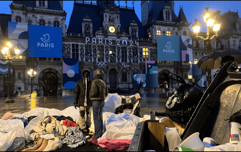 Trabajadores asistenciales temen que la medida sea el comienzo de un operativo más amplio para expulsar a migrantes y a otras personas que están durmiendo en la calle. AP / N. Garriga