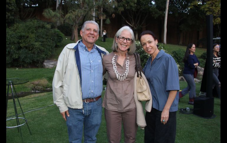 Gustavo Padilla, Karina Zepeda y Ana Charpenel. GENTE BIEN JALISCO/ Esmeralda Escamilla