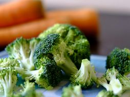  Para sumarlo al organismo se recomienda consumir brócoli, vegetales de hojas verdes, jugo de naranja y lácteos, entre otros alimentos. UNSPLASH / Reinaldo Kevin