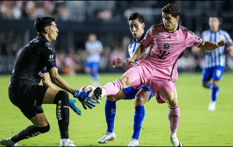 Con menos ventaja, pero ventaja al fin, es que Rayados de Monterrey también dio un primer paso hacia las Semifinales ante Inter Miami. EFE / C. Herrera-Ulashkevich