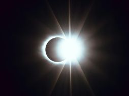 La venta de visores especiales para apreciar el eclipse se ha disparado. Unsplash.