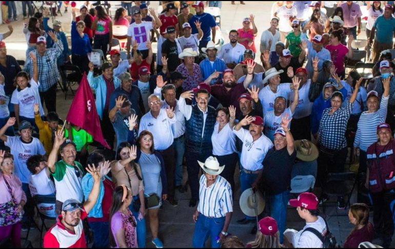 En este encuentro con militantes y simpatizantes de Morena, el Dr. Carlos Lomelí estuvo acompañado por el Dr. Reymundo Núñez Ramírez y Ana Domínguez. ESPECIAL
