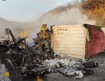 En el clip se puede ver las altas columnas de humo luego del accidente. ESPECIAL/ X/ @PCJalisco.