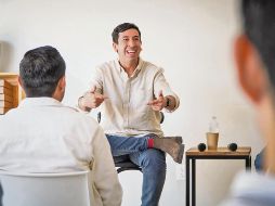 El candidato reunió con jóvenes universitarios y líderes políticos de las universidades. ESPECIAL