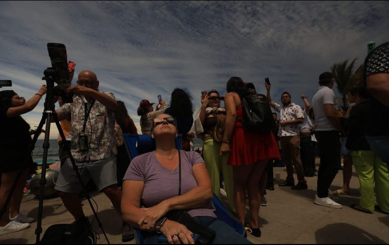 Tras una espera de 33 años, el día más esperado por los amantes del cielo llegó. SUN / G. PANO