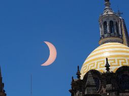 Eclipse emociona a tapatíos