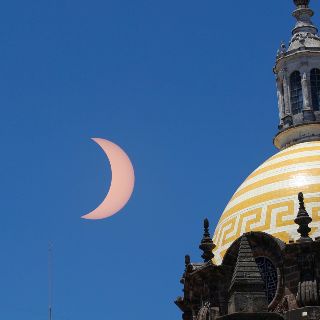 Eclipse emociona a tapatíos
