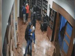 El Jefe de la Cancillería intentó detener a las fuerzas del orden de Ecuador y le 