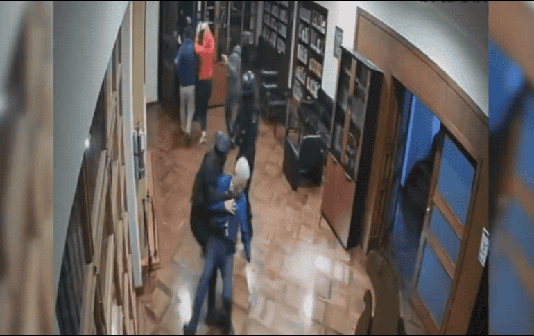 El Jefe de la Cancillería intentó detener a las fuerzas del orden de Ecuador y le 