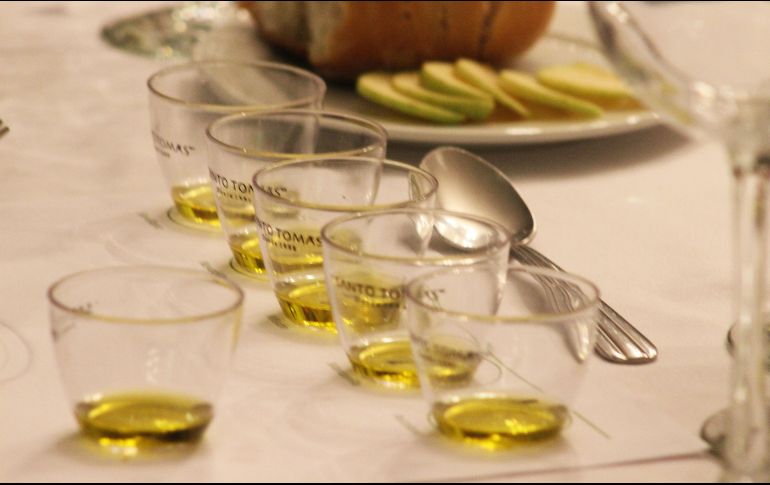 Esta dieta volvió a posicionarse como la mejor para mantener una salud integral. El aceite de oliva es un sabor central de ella.  EL INFORMADOR / ARCHIVO