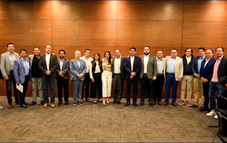 Haro se reunió con empresarios a quienes les hizo un llamado para impulsar el desarrollo regional en el estado. ESPECIAL