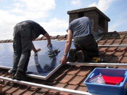 La instalación de paneles solares en tu casa o negocio es una gran opción. ESPECIAL/Foto de M. Godfrida en Pixabay