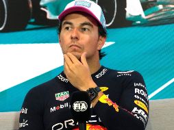 Checo Pérez tendría algunas demandas para asegurar su futuro dentro de Red Bull. AP/ ARCHIVO.
