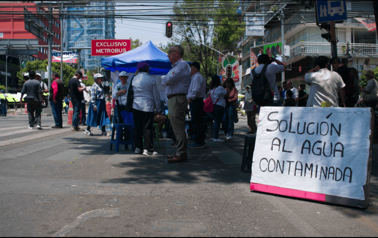 Durante cuatro horas seguidas, los residentes de las ocho áreas afectadas por la contaminación del agua. SUN