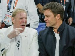 Actualmente, Brady desahoga un proceso para convertirse en dueño minoritario de los Raiders y asociarse con Mark Davis (izq.). AFP/E. Miller