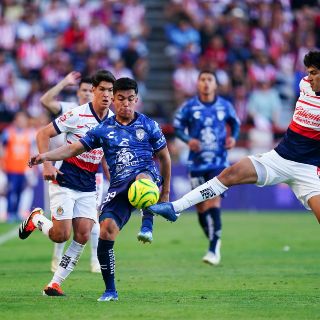 Chivas logra triunfo de oro en Pachuca