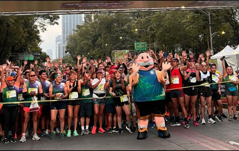 Las categorías de la carrera incluyen distancias de 3 kilómetros (caminata), 5 kilómetros y 10 kilómetros, con horario de salida a las 7:00 horas desde el centro de Guadalajara. X/ @simicarreras.